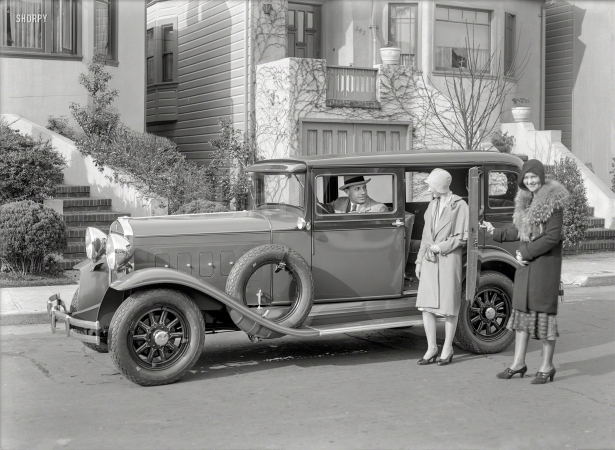 Photo showing: Room Up Front -- San Francisco circa 1930. Hudson 8 sedan.