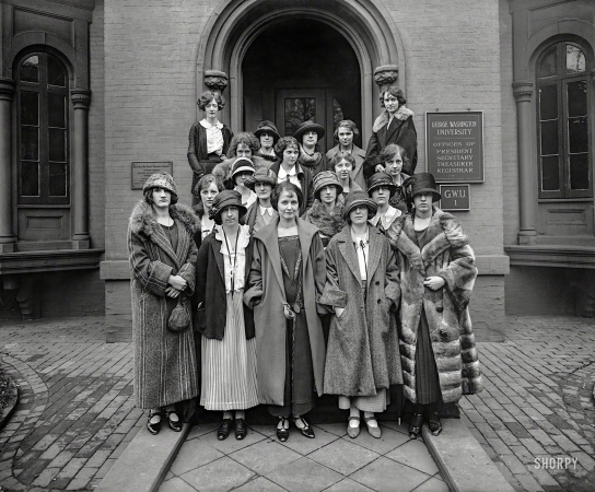 Photo showing: University Women -- Washington, D.C., circa 1924. George Washington University group.