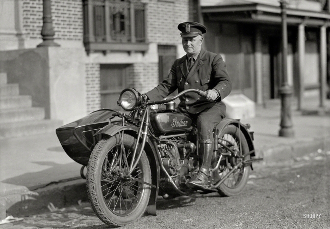 Photo showing: Boss Hog -- New York circa 1920. State Trooper on Indian motorcycle.