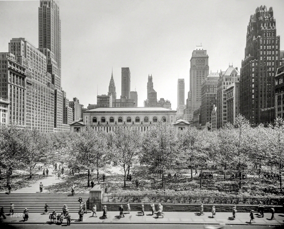 Photo showing: Bryant Park -- Manhattan circa 1948. Bryant Park and New York Public Library.