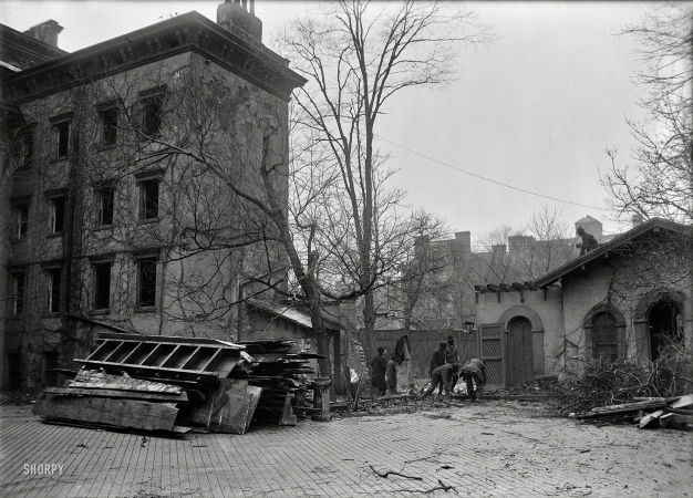 Photo showing: Corcoran House -- March 14, 1922. Washington, D.C. The old Corcoran House, which Daniel Webster
occupied while Secretary of State, is now being razed to make way for the huge building
which is to be the home of the U.S. Chamber of Commerce.