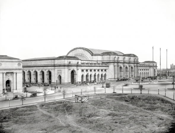 Photo showing: Perfect Ice Cream -- Union Station in Washington, D.C., circa 1914.