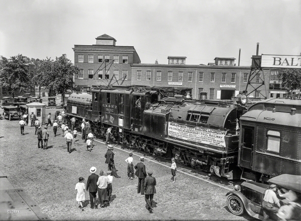 Photo showing: Greased Lightning -- June 1924. Washington, D.C. Largest and most powerful electric locomotive in the world.