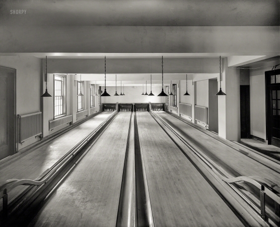 Photo showing: Matzo Bowl -- Washington, D.C., circa 1926. Jewish Community Center bowling alley.