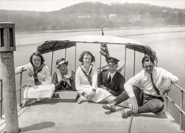 Photo showing: Family Outing -- The actor Arthur Byron and kin around New York in 1921. 