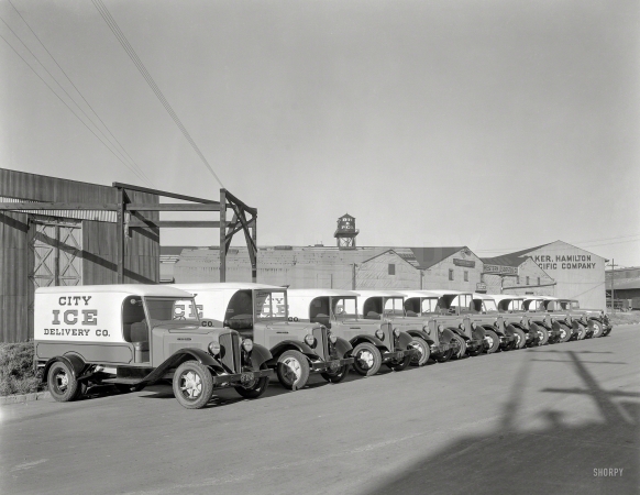 Photo showing: City Ice -- October 17, 1935. San Francisco. Federal trucks -- City Ice Delivery Co.