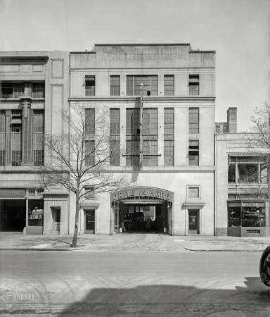 Photo showing: Drive In Here -- Washington, D.C., circa 1925. L Street Garage, between 17th and 18th on L Street N.W.