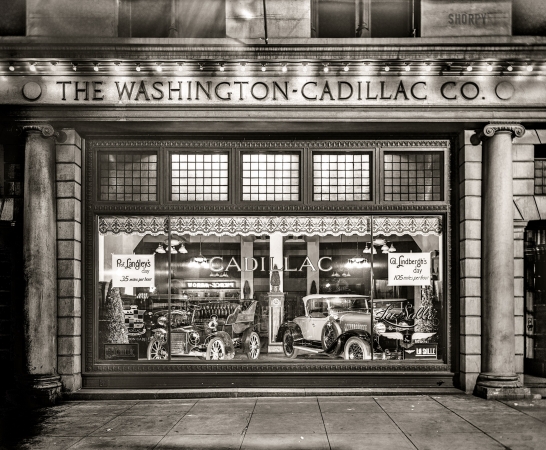 Photo showing: Cad Noir -- Washington, D.C., 1927. The Washington-Cadillac showroom, featuring the new LaSalle.