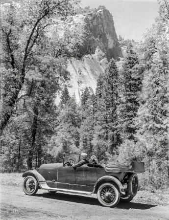 Photo showing: Meandering Marmon -- California circa 1919. Marmon touring car at Yosemite.