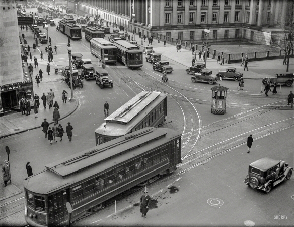 Photo showing: Rush Hour -- April 1930. Washington, D.C. Fifteenth Street and New York Avenue at Treasury.