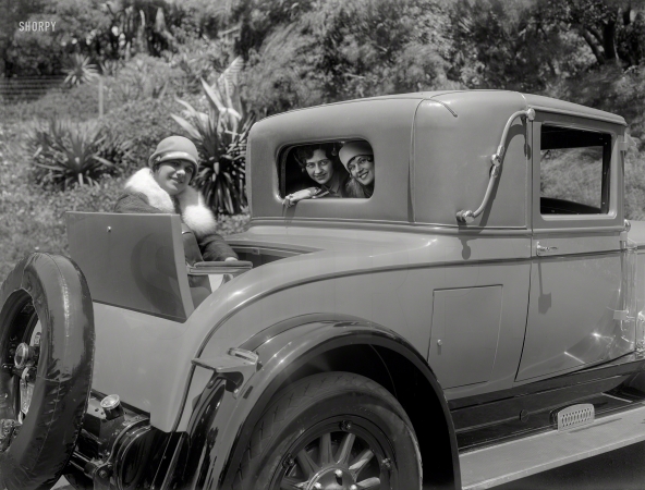 Photo showing: Three Babes and a Buick -- San Francisco, 1926. Girls in Buick at Golden Gate Park.