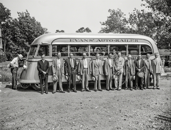 Photo showing: Auto-Railer -- 1935. Washington, D.C., or vicinity. Streamline Bus and Car, Evans Motor.
