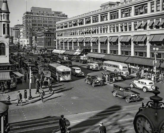 Photo showing: Shopping District -- October 1935. Capital Transit buses, F and 13th streets NW.