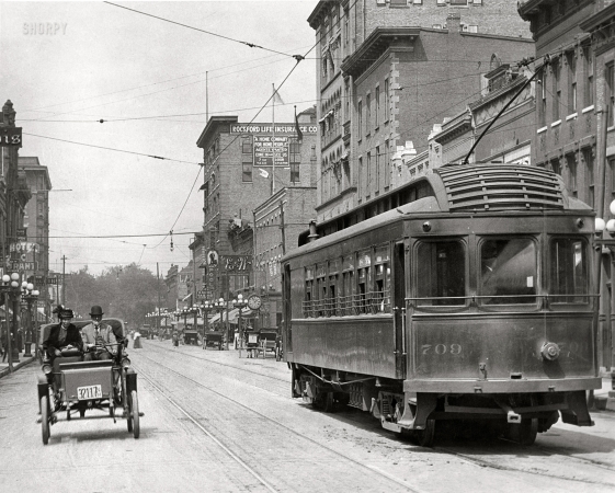 Photo showing: Rockford: 1914 -- Street railway scene. Business district of Rockford, Illinois.
