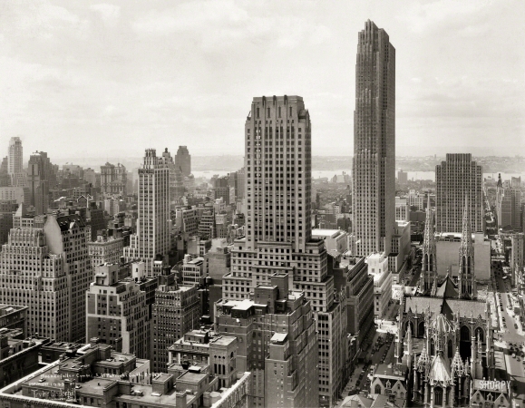 Photo showing: Manhattan Modern -- New York, 1933. Midtown Manhattan skyline -- Rockefeller Center and St. Patrick's Cathedral.