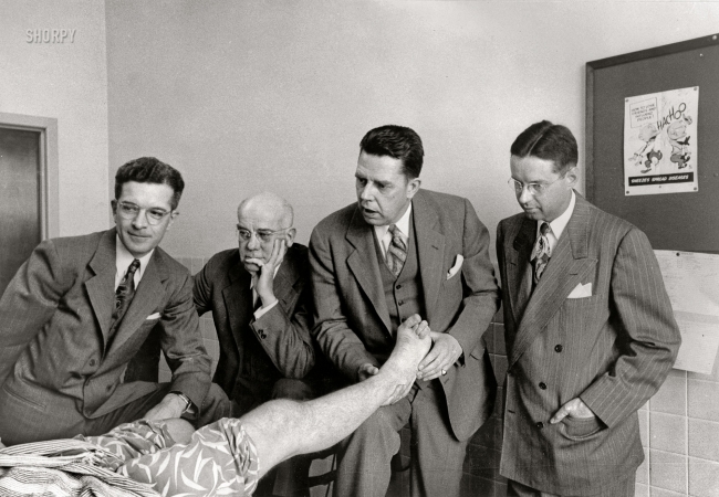 Photo showing: Cuatro de Mayo -- 1949. Rochester, Minn. Mayo Clinic group demonstrating medical application of Cortisone.