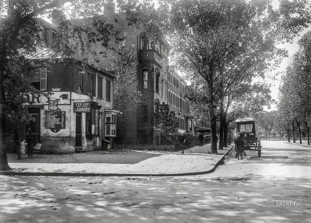Photo showing: Yee Lee Laundry -- Washington, D.C., circa 1901. View of I Street N.W., south side, looking west from 10th Street.