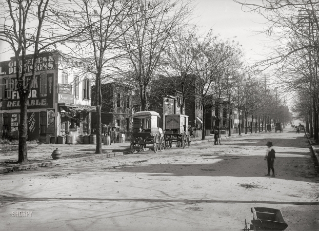 Photo showing: Obelisk Flour -- Washington, D.C., circa 1901. View of E Street S.W., north side,
looking east from Delaware Avenue, showing grocery store on corner.