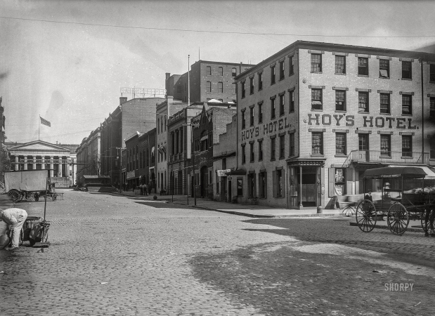 Photo showing: Hoys Hotel -- Washington, D.C., circa 1901. View of Eighth Street N.W., looking north from D Street.