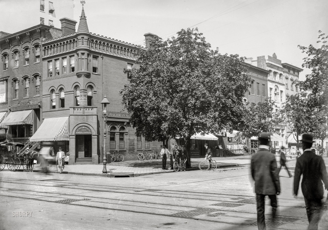 Photo showing: Thirteenth and F -- Washington, D.C., circa 1901. View of 13th Street N.W., west side, looking north from F.