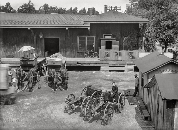 Photo showing: Wagons Ho! -- Washington, D.C., circa 1901. S.W. Block 386, probably 
D Street side of Baltimore & Potomac Railroad freight station.