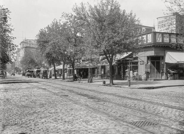 Photo showing: Zeff for Chills -- Washington, D.C., circa 1901. View of E Street N.W., north side, looking west from 12th Street.