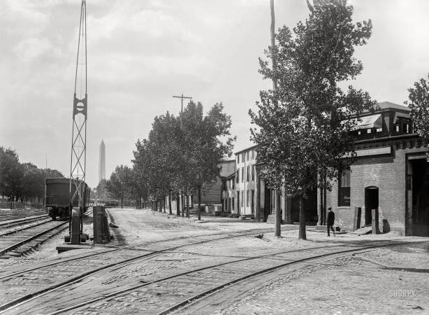 Photo showing: Adams Express Co. -- Washington, D.C., circa 1901. Virginia Avenue at Sixth Street S.W.,
near the Adams Express Co. and the Washington Monument in the distance.