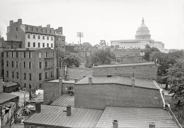 Photo showing: Rooftops of Washington -- Washington, D.C., 1901. View of 1st & Delaware N.W.,
New Jersey Avenue & North Capitol Street N.W., between B & C Streets.