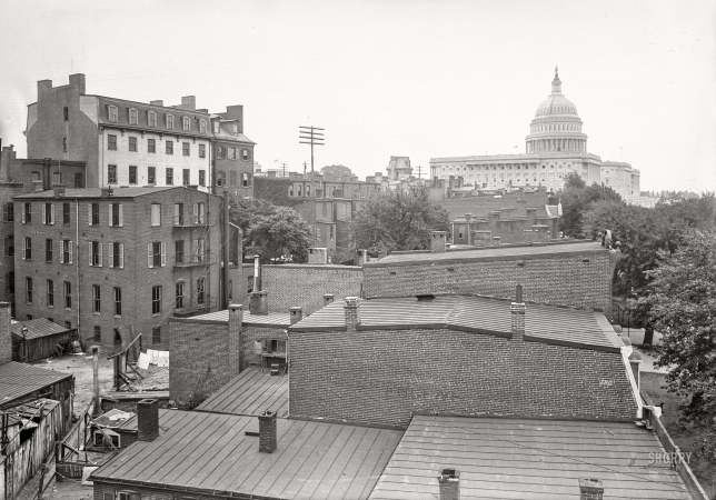 Photo showing: Rooftops of Washington -- Washington, D.C., 1901. View of 1st & Delaware N.W.,
New Jersey Avenue & North Capitol Street N.W., between B & C Streets.