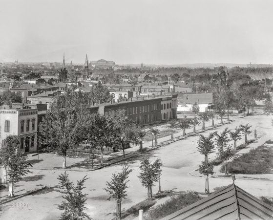 Photo showing: Delaware Avenue. -- Washington, D.C., circa 1901. An elevated view of Delaware Avenue S.W. between H & G streets.
