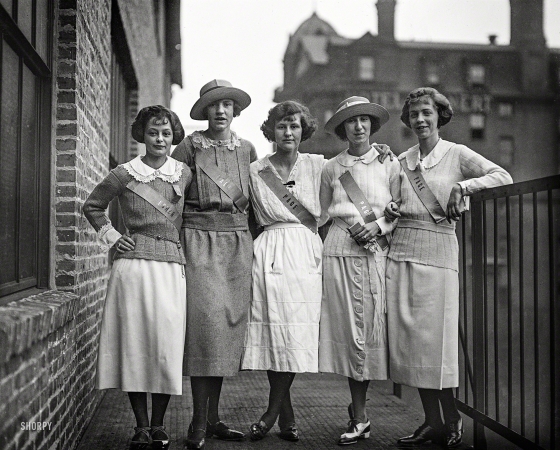 Photo showing: The Pamphlet -- Washington, D.C., 1922. Group of pages.