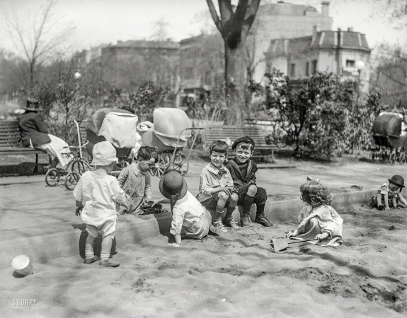 Photo showing: The Greatest Generation -- Washington, D.C., 1922. Children playing in sand.