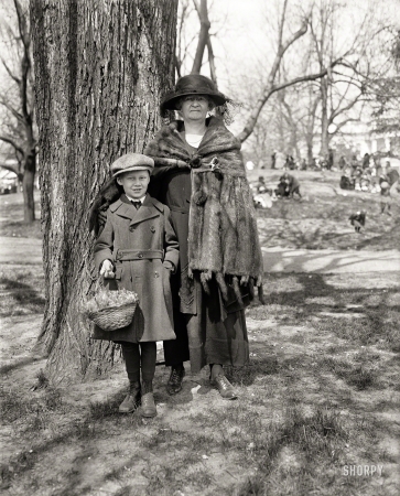 Photo showing: Peeps -- April 1, 1923. Easter at White House.