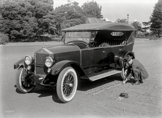 Photo showing: Three-Quarter Moon -- San Francisco, 1920. Moon touring car and tire chains in Golden Gate Park.