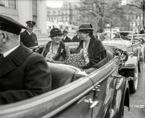 Photo showing: Ladies, First -- March 4, 1933. Lou Henry Hoover and Eleanor Roosevelt in First Ladies' car in
motorcade to inauguration of Franklin D. Roosevelt as 32nd President of the United States.