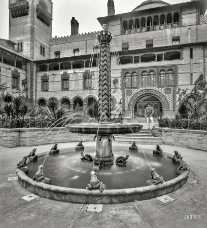 Photo showing: Fountain of Frogs -- St. Augustine, Florida, circa 1897. Fountain at Ponce de Leon Hotel.