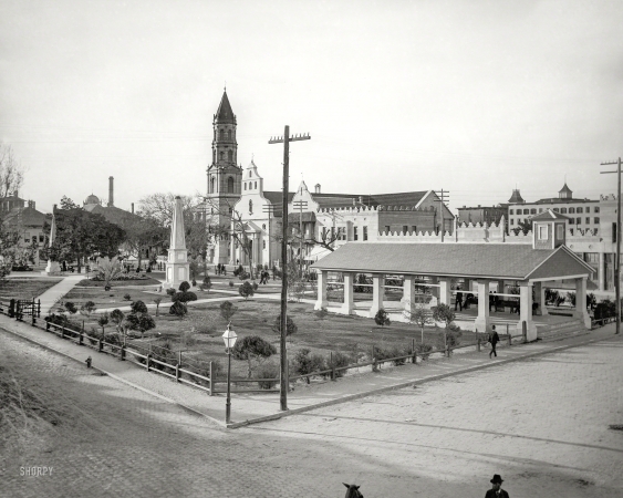 Photo showing: Plaza de la Constitucion -- Florida circa 1897. The Plaza, St. Augustine.