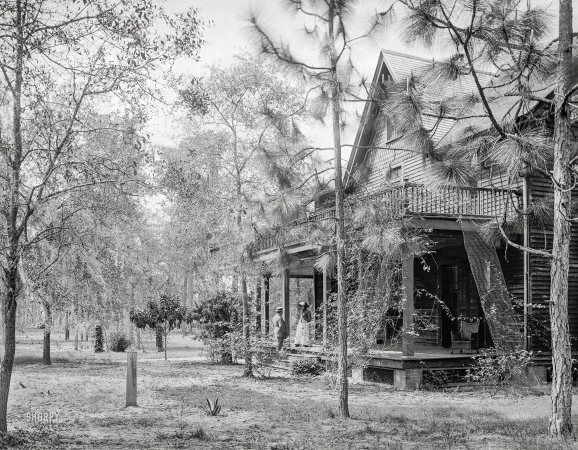 Photo showing: Cracker Shack -- The Sunshine State circa 1897. A Florida home -- Seville, Fla.
