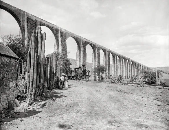 Photo showing: Water Over the Bridge -- Circa 1897. Mexican Central Railway -- the Aqueduct at Queretaro.