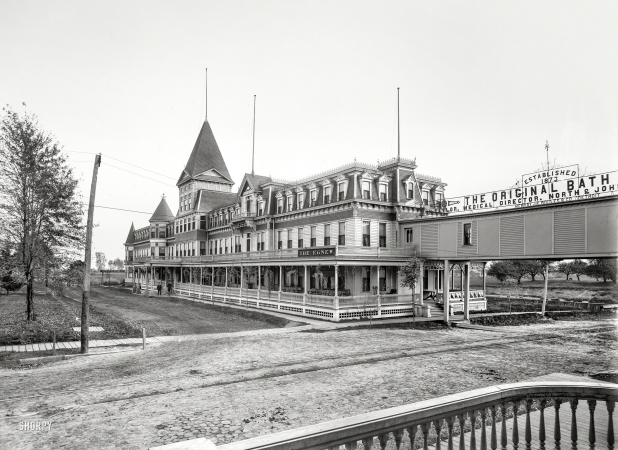 Photo showing: The Egnew -- Mount Clemens, Michigan, circa 1899. Egnew Hotel.