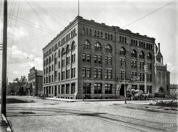 Photo showing: The Winona -- Winona, Minnesota, circa 1899. Winona Hotel.