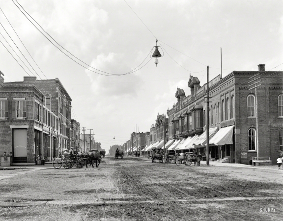 Photo showing: Old New Ulm -- New Ulm, Minnesota, circa 1899. Main Street.