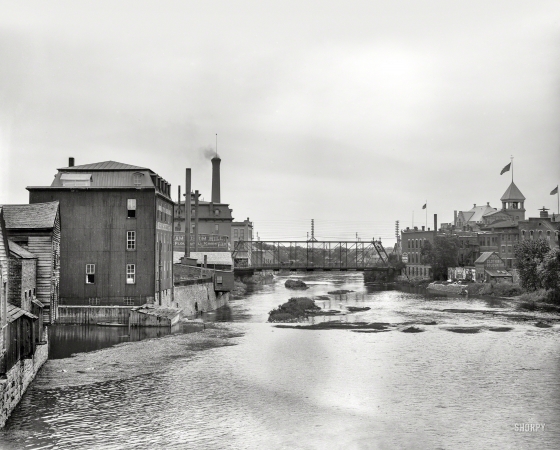 Photo showing: Fox River Mills -- Circa 1899. Fox River at Aurora, Illinois. Scene on the Chicago & North Western Railway.