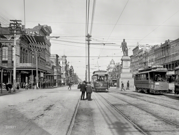 Photo showing: To the Races -- New Orleans circa 1900. Henry Clay Monument, Canal Street.