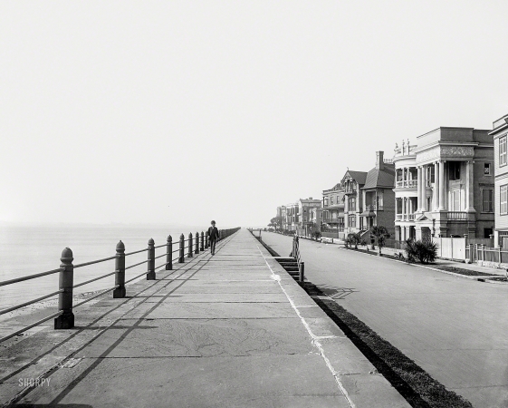 Photo showing: East Battery -- South Carolina circa 1900. East Battery Parade, Charleston.