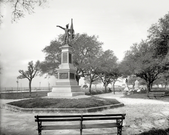 Photo showing: White Point Garden -- Charleston circa 1900. Sergeant Jasper monument.