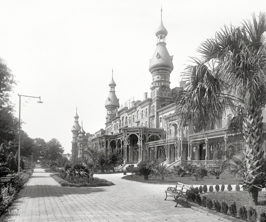 Photo showing: Pleasure Domes -- Florida circa 1900. Tampa Bay Hotel.