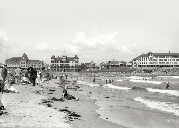 Photo showing: York Beach -- Circa 1906. Bathing at York Beach, Maine. Fairmount and Wahnita hotels.