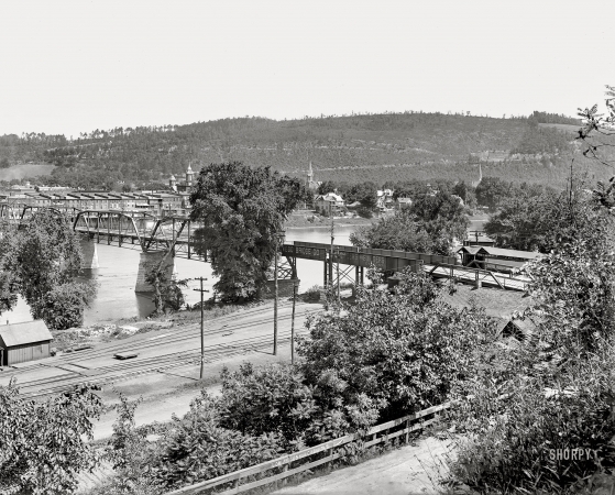Photo showing: Owego, N.Y. -- Tioga County, New York, circa 1901. General view -- Owego, N.Y., and Susquehanna River.
