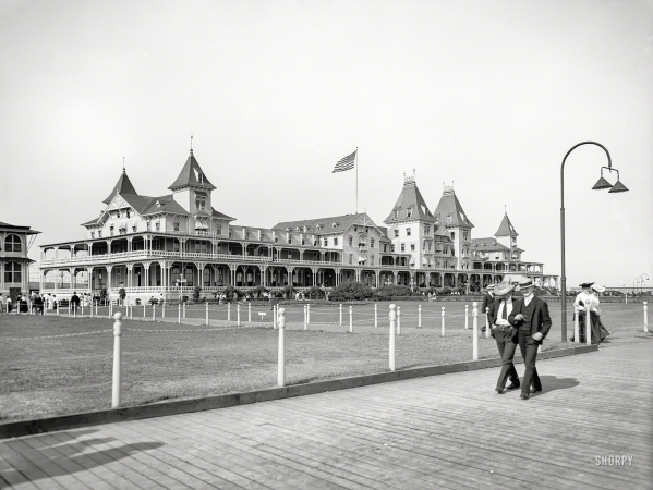 Photo showing: Brighton Beach -- Brighton Beach, N.Y., circa 1903. Brighton Beach Hotel and boardwalk.